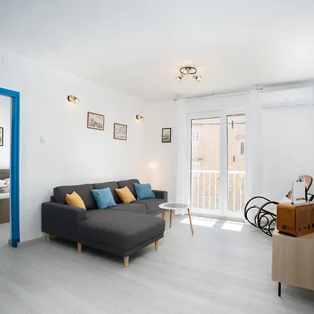 Apartment Uncle Albertʹs Trogir