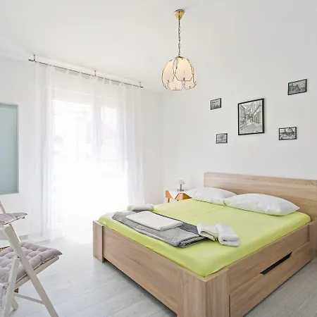 Uncle Albertʹs Apartment Trogir