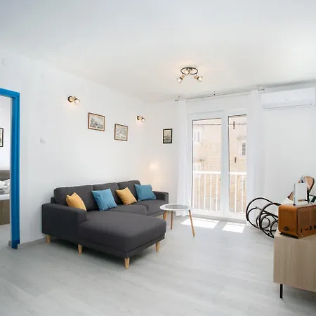 Uncle Albertʹs * Trogir