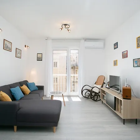 Apartment Uncle Albertʹs Trogir
