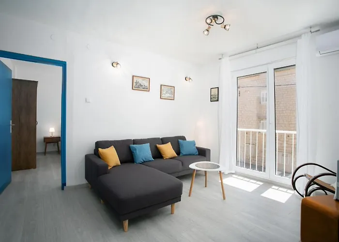 Uncle Albertʹs Appartement *