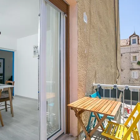 Uncle Albertʹs Apartman *