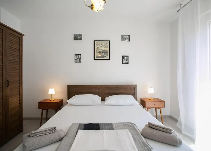 Uncle Albertʹs Apartman *